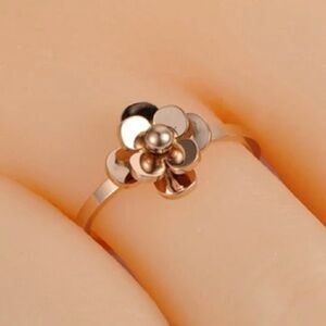 Rose gold camellia stainless steel ring size 8 NIB